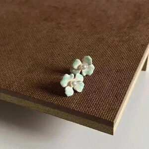 Four-Petal Gradient Flower With Pearls Earrings